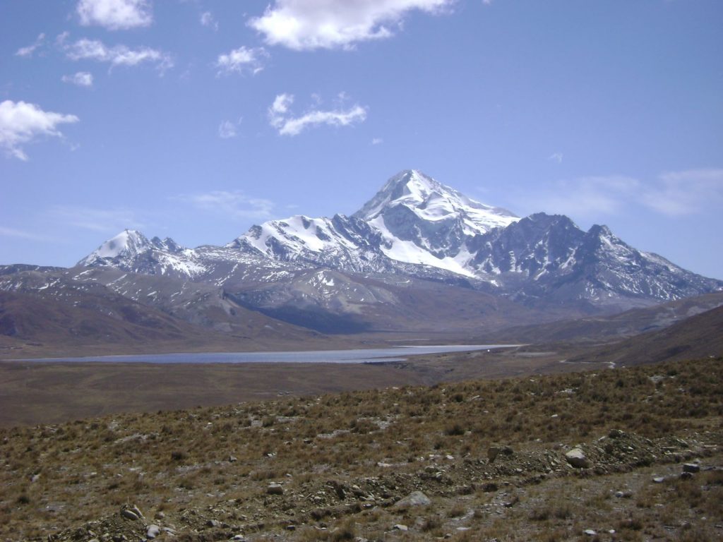 El Huayna Potosí sobre la laguna Jankho-Khota
